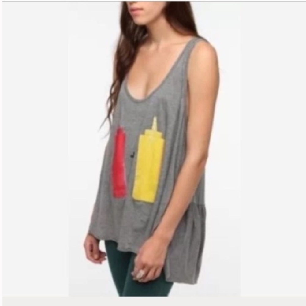 Local celebrity ketchup + mustard tank